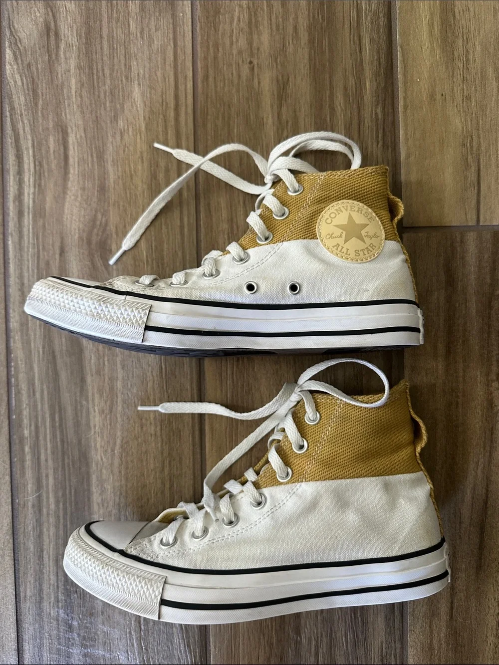 Converse Chuck Taylor All Star High Top Men’s 5, Women’s 7